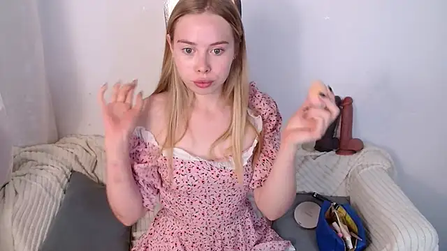 sofiaa here online show from 06.10.26