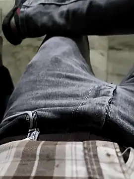 Snapshot of faaseel chatting on 02.20.25 faaseel online show from 02.20.25