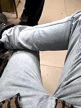 Snapshot of faaseel chatting on 09.17.25 faaseel online show from 09.17.25