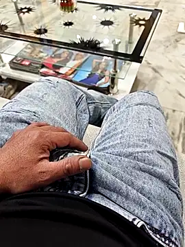 Snapshot of faaseel chatting on 11.27.25 faaseel online show from 11.27.25