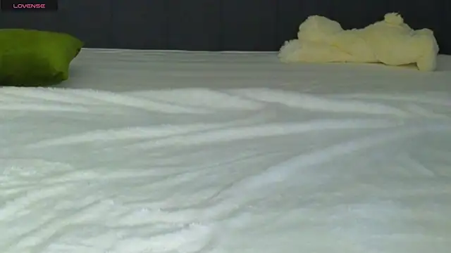 Snapshot of LauraMirage chatting on 09.17.25 LauraMirage online show from 09.17.25