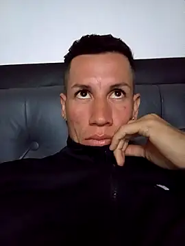 Snapshot of FlacoDani chatting on 10.22.25 FlacoDani online show from 10.22.25