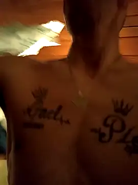 Snapshot of FlacoDani chatting on 11.19.25 FlacoDani online show from 11.19.25