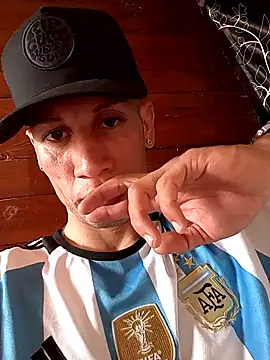 Snapshot of FlacoDani chatting on 11.27.25 FlacoDani online show from 11.27.25