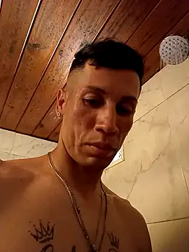 Snapshot of FlacoDani chatting on 12.04.25 FlacoDani online show from 12.04.25