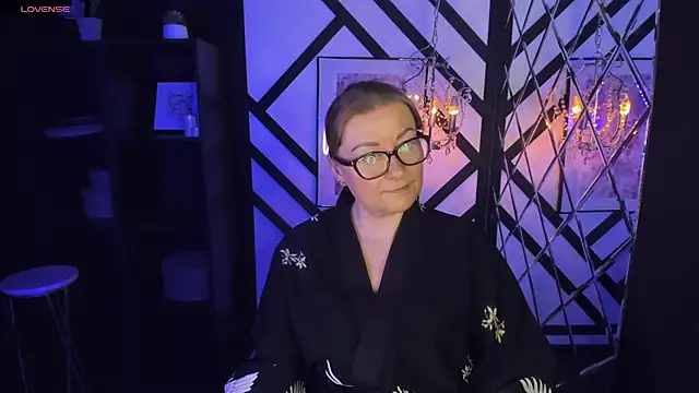 AlexandraKind online show from 02.15.25