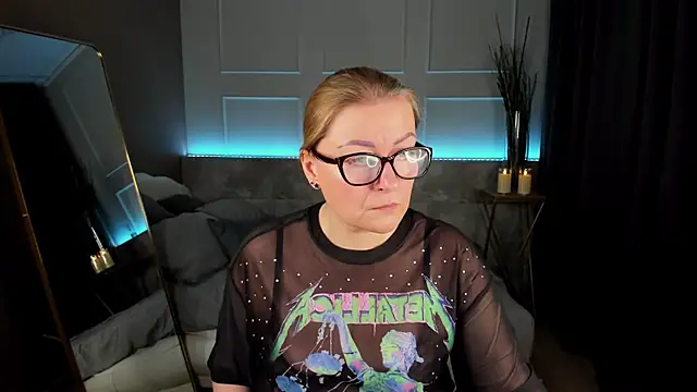 AlexandraKind online show from 02.18.25