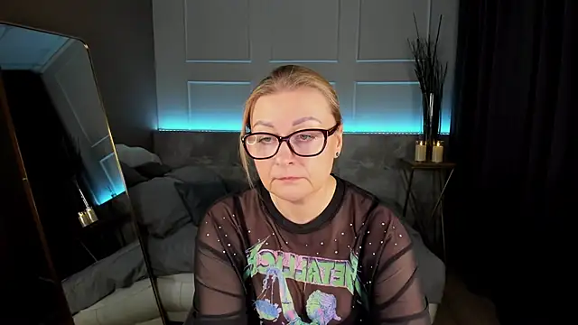 AlexandraKind online show from 02.19.25