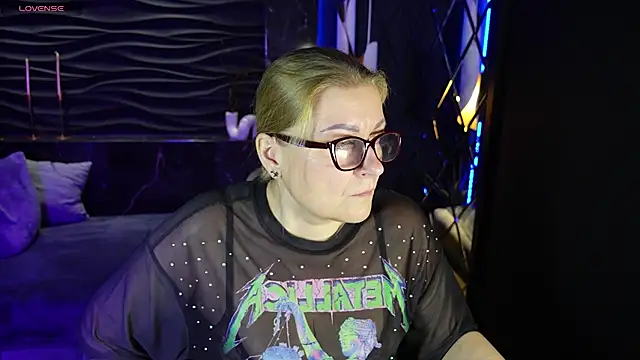 AlexandraKind online show from 02.19.25