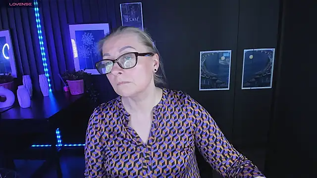 AlexandraKind online show from 02.22.25