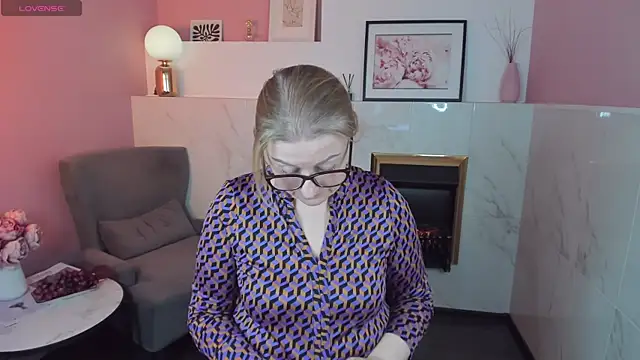 AlexandraKind online show from 02.25.25