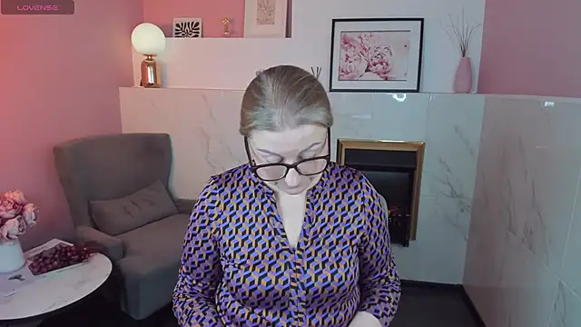 AlexandraKind online show from 02.25.25