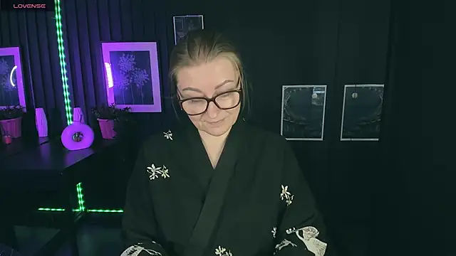 AlexandraKind online show from 02.28.25