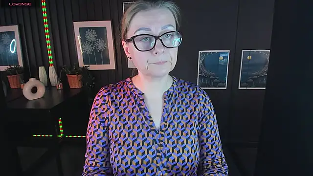 AlexandraKind online show from 03.05.25