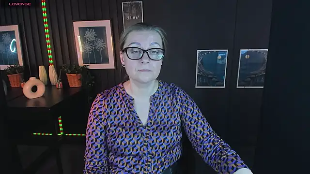 AlexandraKind online show from 03.05.25