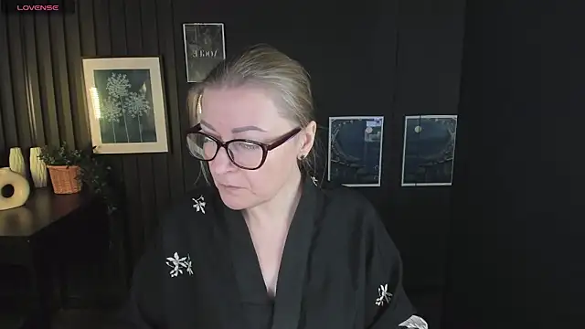 AlexandraKind online show from 03.06.25