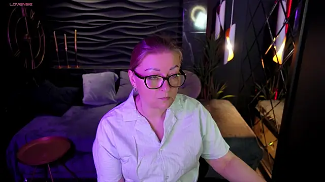 AlexandraKind online show from 03.19.25