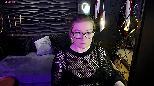 AlexandraKind online show from 03.19.25