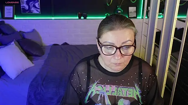 AlexandraKind online show from 03.22.25