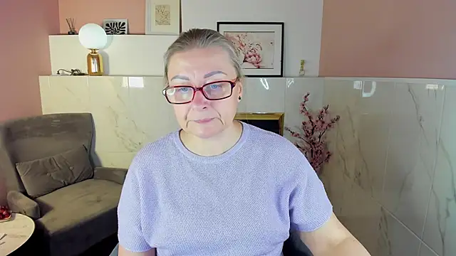 AlexandraKind online show from 09.17.25