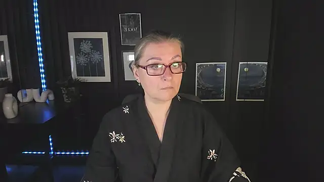 AlexandraKind online show from 09.24.25