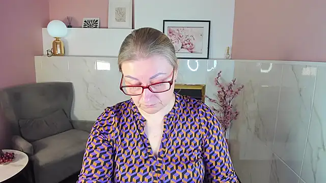 AlexandraKind online show from 10.09.25