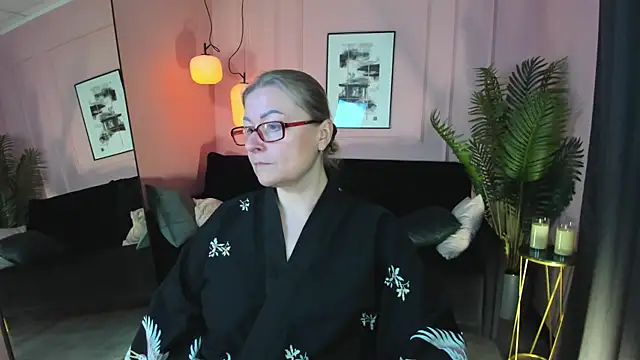 AlexandraKind online show from 10.17.25