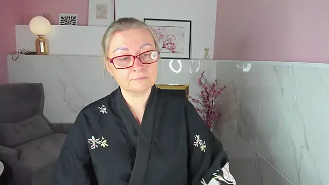 AlexandraKind online show from 10.18.25