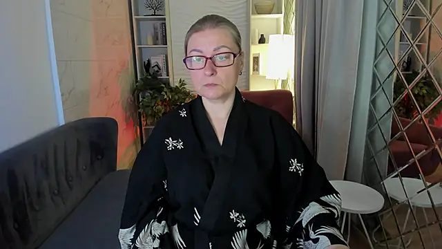 AlexandraKind online show from 11.06.25