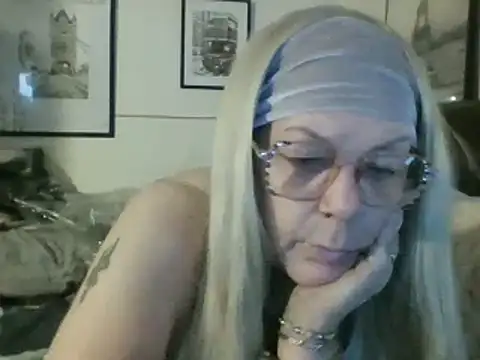 housewife shantie online show from 03.12.25