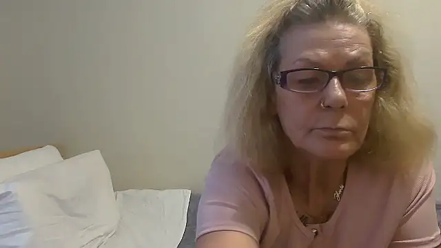 housewife shantie online show from 09.26.25