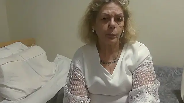 housewife shantie online show from 10.09.25