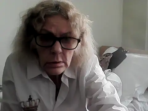 housewife shantie online show from 03.18.26