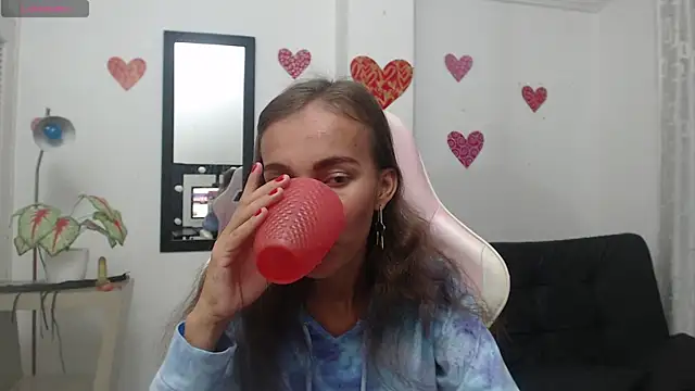 Snapshot of lulu_25_ chatting on 12.27.24 lulu 25 online show from 12.27.24