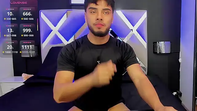 Snapshot of Tommidubois chatting on 02.15.25 Tommidubois online show from 02.15.25