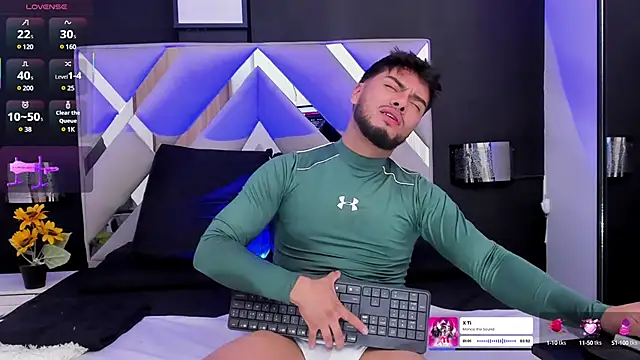 Snapshot of Tommidubois chatting on 03.16.25 Tommidubois online show from 03.16.25