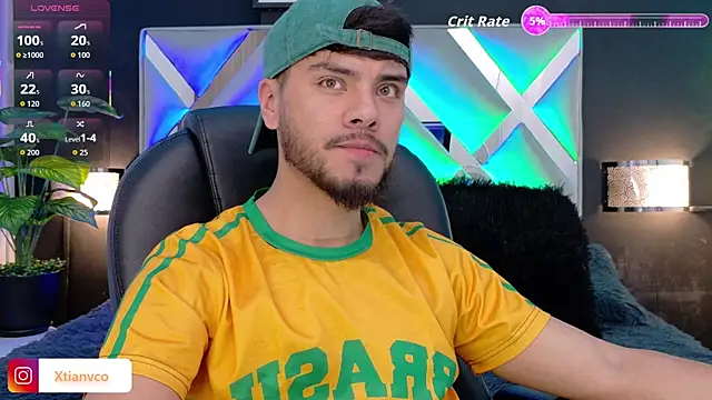 Snapshot of Tommidubois chatting on 09.14.25 Tommidubois online show from 09.14.25