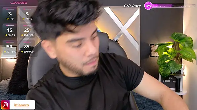 Snapshot of Tommidubois chatting on 11.12.25 Tommidubois online show from 11.12.25