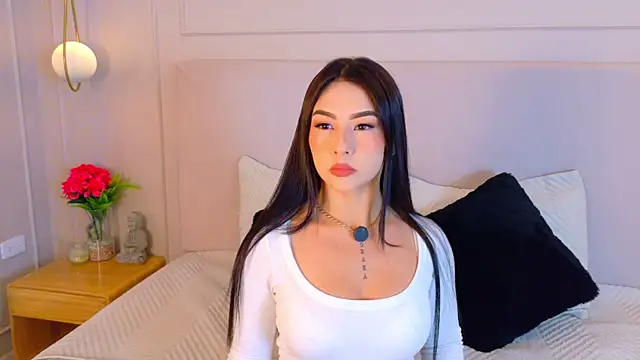 Snapshot of EymiCuper chatting on 09.13.25 EymiCuper online show from 09.13.25