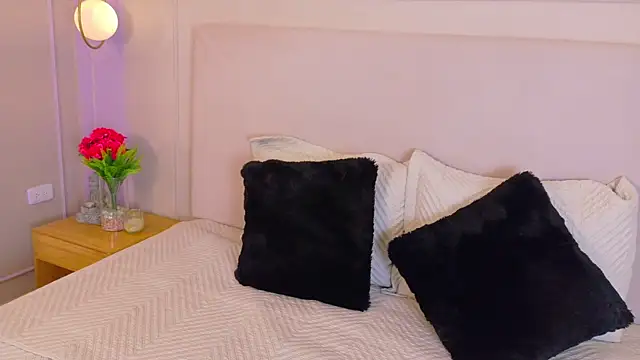 Snapshot of EymiCuper chatting on 09.22.25 EymiCuper online show from 09.22.25