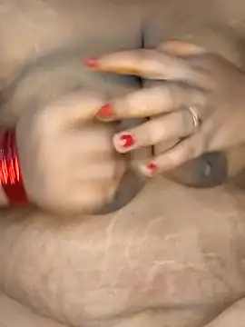 Snapshot of Sexy_Radhikaa chatting on 11.18.25 Sexy Radhikaa online show from 11.18.25