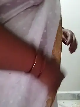 Snapshot of Sexy_Radhikaa chatting on 04.28.26 Sexy Radhikaa online show from 04.28.26