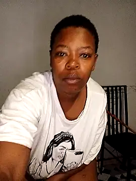 curvyloneah75 online show from 10.18.25