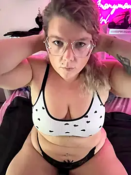 CurvyAnonymousGirl89 online show from 11.17.25