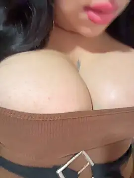 Snapshot of Chloe-antonella chatting on 04.19.26 Chloe-antonella online show from 04.19.26