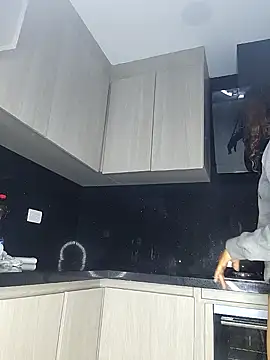 Snapshot of varenkaivanova_22 chatting on 12.14.24 varenkaivanova 22 online show from 12.14.24