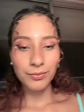 Snapshot of varenkaivanova_22 chatting on 02.26.25 varenkaivanova 22 online show from 02.26.25