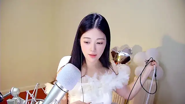 Snapshot of memeda chatting on 10.11.25 memeda online show from 10.11.25