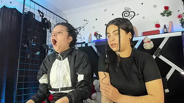 Snapshot of abby_eemily chatting on 11.19.25 abby eemily online show from 11.19.25