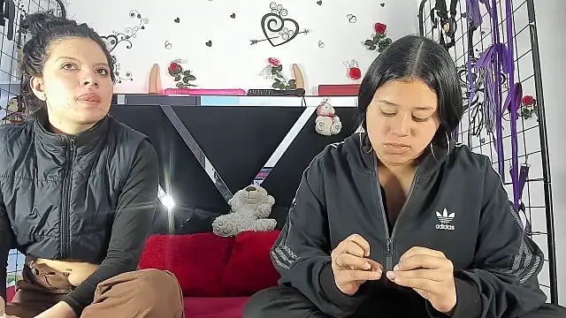 Snapshot of abby_eemily chatting on 11.20.25 abby eemily online show from 11.20.25